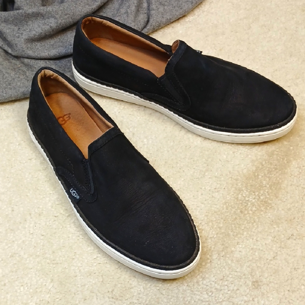 UGG womens black leather loafers. mint condition. size 6.5